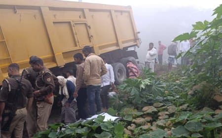 बहराइच...ट्रेलर ने बाइक को मारी टक्कर, चार लोगों की मौत