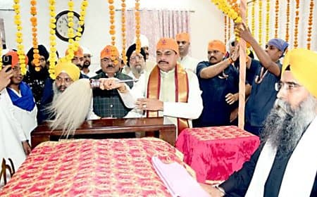 गुरु नानक जयंती: मुख्यमंत्री डॉ. यादव ने टेका मत्था, कहा-; 'मानवता की सेवा ही सर्वोच्च मार्ग'