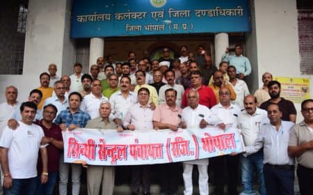 भगवान झूलेलाल पर अभद्र टिप्पणी का विरोध: सिंधी समाज ने अमित बघेल की गिरफ्तारी की मांग की