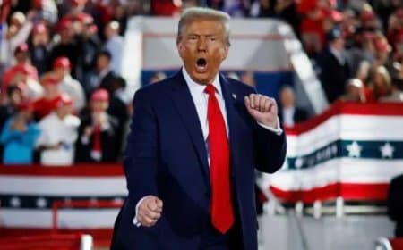 ट्रंप ने कहा- टैरिफ के खिलाफ बोलने वाले मूर्ख...हर अमेरिकी को मिलेंगे 2000 डॉलर 