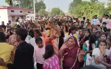 दिन में निकली शोभायात्रा निकली, शहनाज अख्तर की भजन संध्या