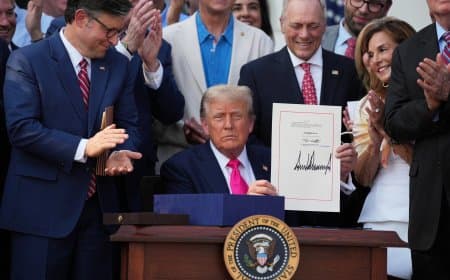 अंतत: झुक गए ट्रंप...अमेरिका में 43 दिन बाद शटडाउन खत्म