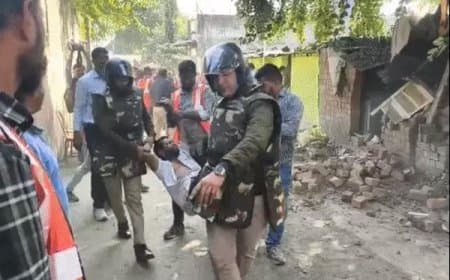 इंदौर अन्नपूर्णा मंदिर ट्रस्ट जमीन विवाद: अतिक्रमण हटाने गई टीम के सामने परिवार ने किया आत्मदाह का प्रयास, 4 हिरासत में