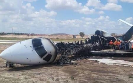 कांगो के एयरपोर्ट पर प्लेन में लगी आग... सभी यात्री सुरक्षित