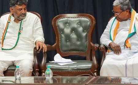 कर्नाटक में खींचतान... सीएम कुर्सी की लड़ाई पहुंची दिल्ली 