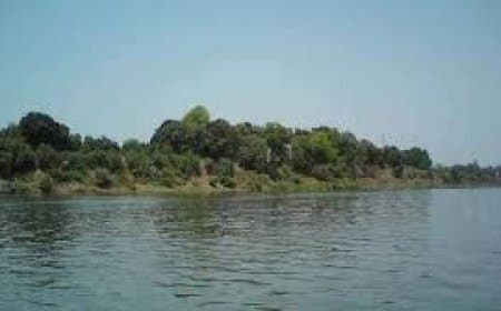 नर्मदा नदी: उद्गम, धार्मिक महत्व, और उल्टी दिशा में बहने का रहस्य