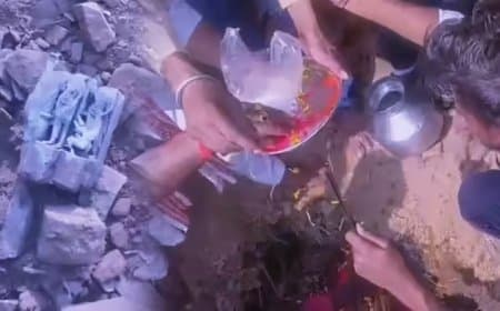 सागर: मस्जिद की खुदाई में मिली भगवान राम की मूर्तियां, मंदिर बनाने की मांग पर पापेड़ गांव में तनाव