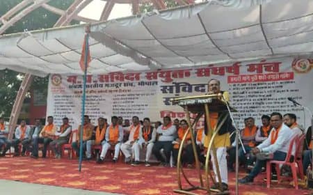 भोपाल में संविदा कर्मचारियों का बड़ा प्रदर्शन: नियमितिकरण और DA समेत 9 मांगों को लेकर सड़कों पर उतरे कर्मचारी