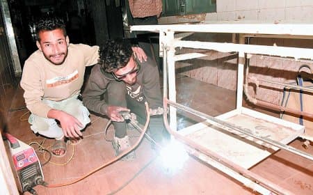 सतना जिला अस्पताल की बदहाल व्यवस्था: टूटी व्हीलचेयर, जर्जर स्ट्रेचर और अव्यवस्था के सहारे जिंदगी से जूझते मरीज, प्रशासनिक दावों की खुली पोल