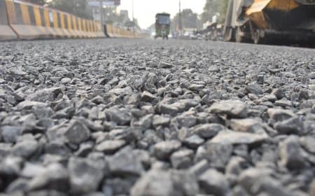 स्मार्ट सिटी प्रोजेक्ट में भ्रष्टाचार की गारंटी? स्टेशन रोड से लेकर वार्डों तक डामर की सड़कों में उखड़ती गुणवत्ता ने खोली नगर निगम की कार्यप्रणाली की पोल