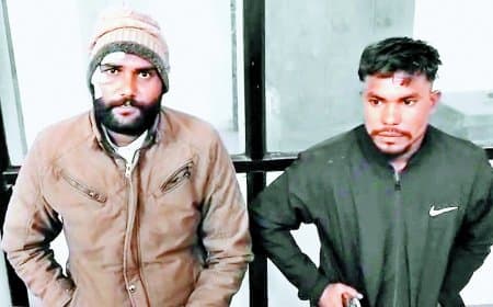 शराब के नशे में नाली में गिरा, ठेकेदार पर एफआईआर की मांग कर थाने में किया अभद्र व्यवहार और लाइन अटैच हो गया प्रधान आरक्षक