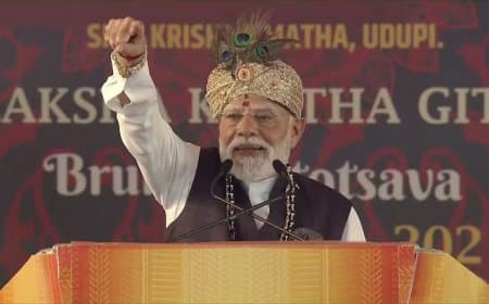 पीएम मोदी ने कहा- शांति-सत्य के लिए अत्याचारियों का अंत भी जरूरी