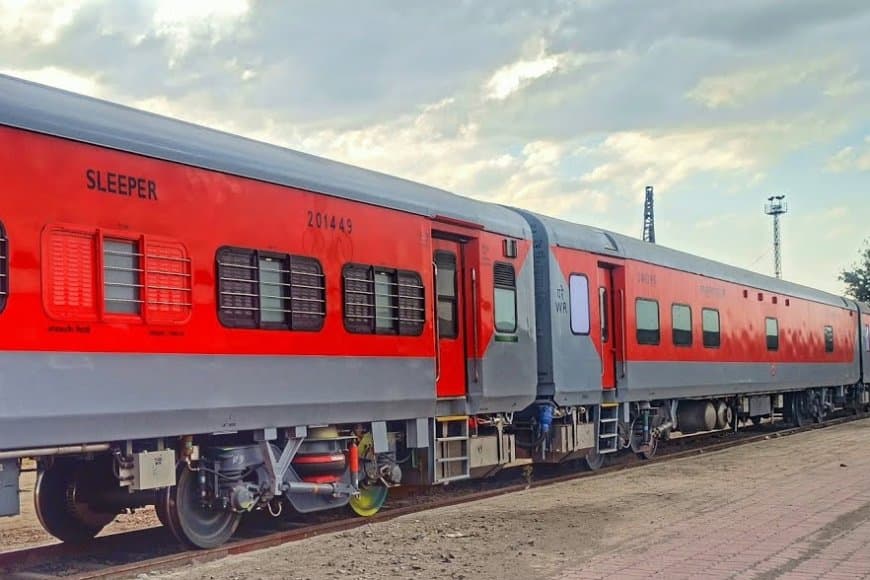 साबरमती एक्सप्रेस...जवान ने मांगी चादर...अटेंडेंट ने कर दी हत्या