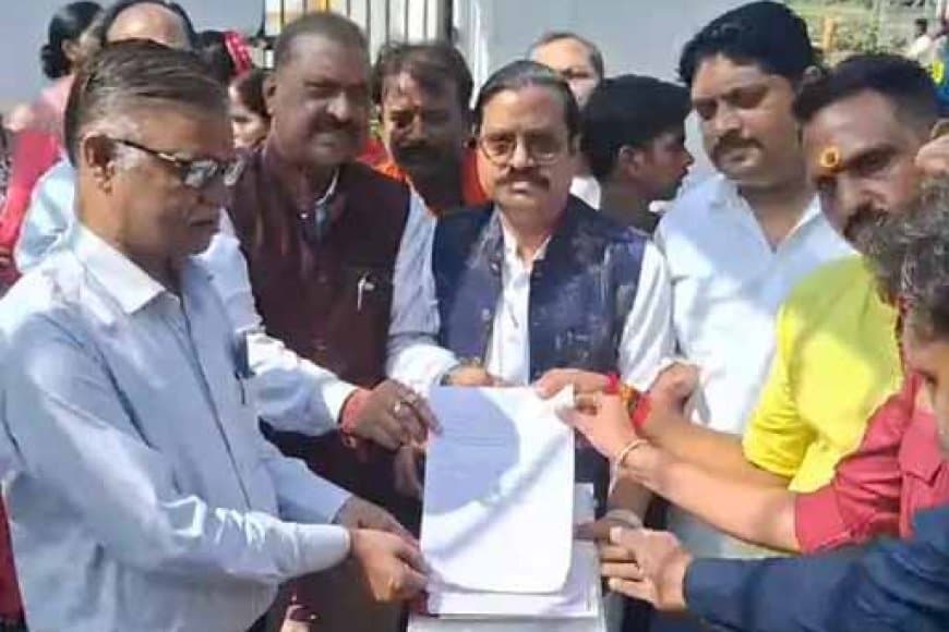 पंडित धीरेंद्र शास्त्री को लेकर बयानबाजी करने का विरोध