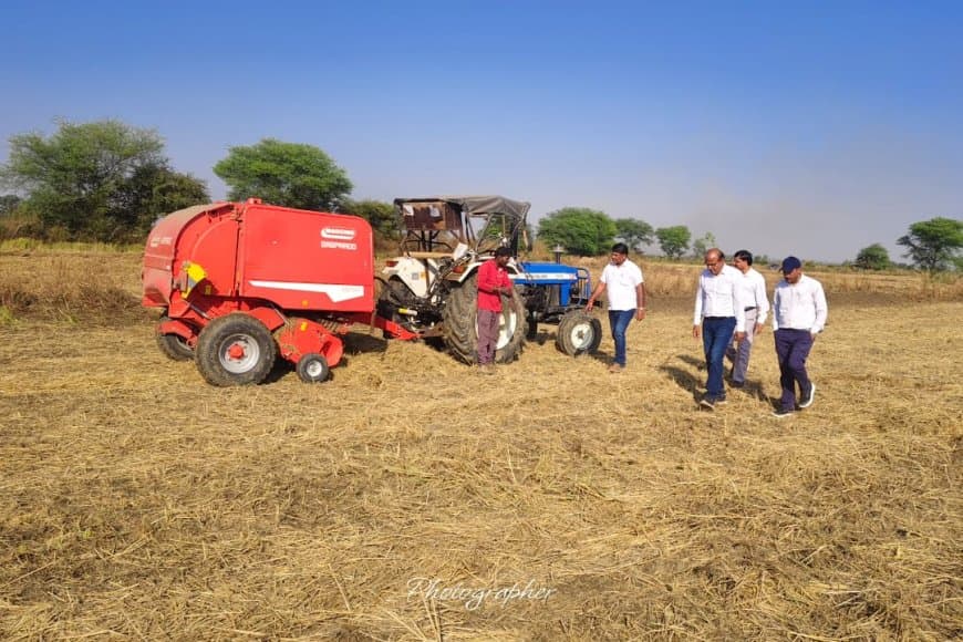 नरवाई प्रबंधन के क्षेत्र में कारगर साबित हो रही बेलर मशीन का प्रदर्शन 