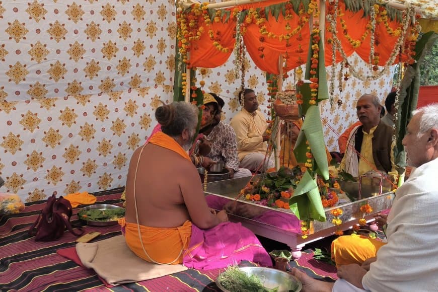 11 ब्राह्मणों द्वारा 11 बार रुद्री पाठ, एक कुंटल गन्ने के रस से अभिषेक