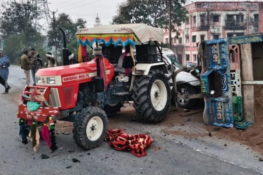 मध्यप्रदेश... ट्रैक्टर ट्रॉली में घुसी कार... पांच लोगों की मौत