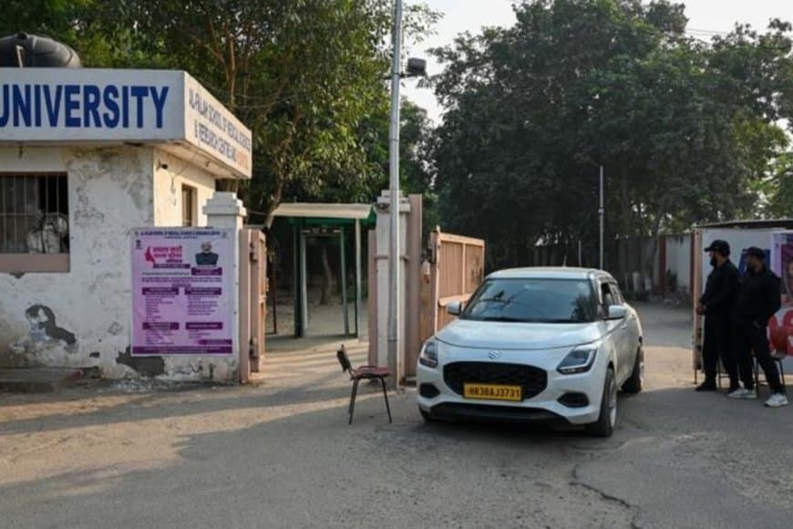 दिल्ली लहूलुहान... मध्यप्रदेश समेत चार राज्यों में ईडी का छापा