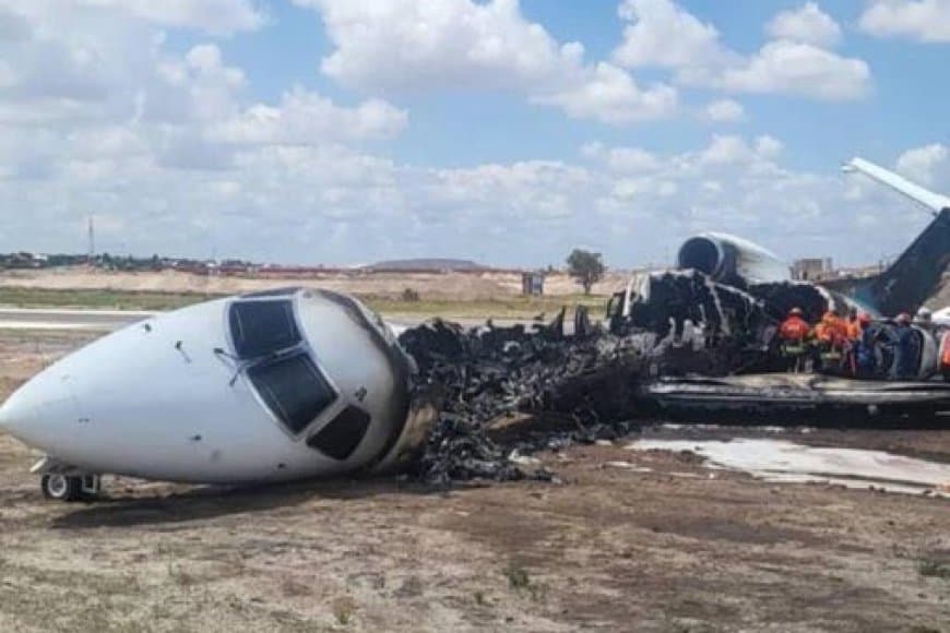 कांगो के एयरपोर्ट पर प्लेन में लगी आग... सभी यात्री सुरक्षित