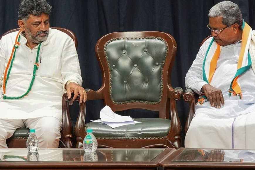 कर्नाटक में खींचतान... सीएम कुर्सी की लड़ाई पहुंची दिल्ली 