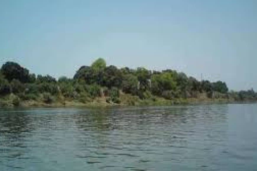 नर्मदा नदी: उद्गम, धार्मिक महत्व, और उल्टी दिशा में बहने का रहस्य