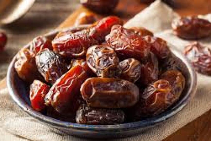 खजूर के 4 अचूक फायदे: सुबह खाली पेट खाने से मिलेगी गज़ब की एनर्जी और ताकत