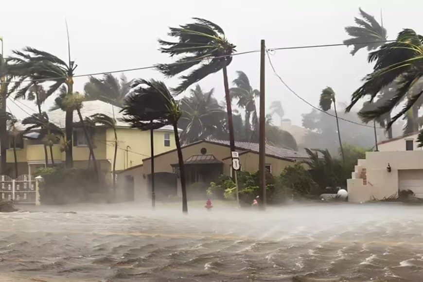 तीन राज्यों में हाई अलर्ट... दितवाह का कहर... उड़ान और रेल सेवा ठप