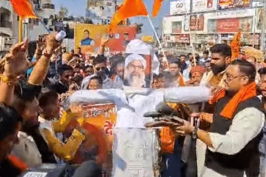 मदनी के 'जिहाद' बयान पर बवाल: भोपाल में VHP-बजरंग दल ने फूंका पुतला, FIR की मांग