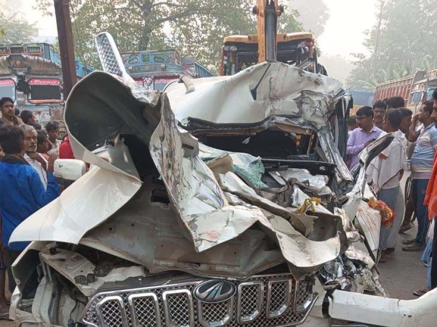 हादसा सोमवार तड़के 4 बजे औद्योगिक थाना क्षेत्र के नाईपर के पास हुआ।