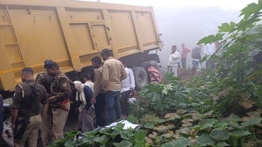 बहराइच...ट्रेलर ने बाइक को मारी टक्कर, चार लोगों की मौत