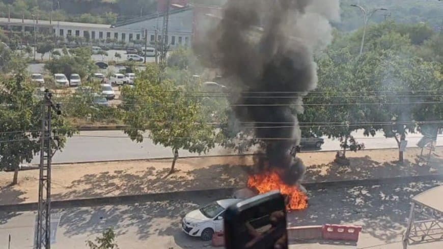 पार्किंग एरिया में खड़ी एक कार में सिलेंडर फटने से हुआ।