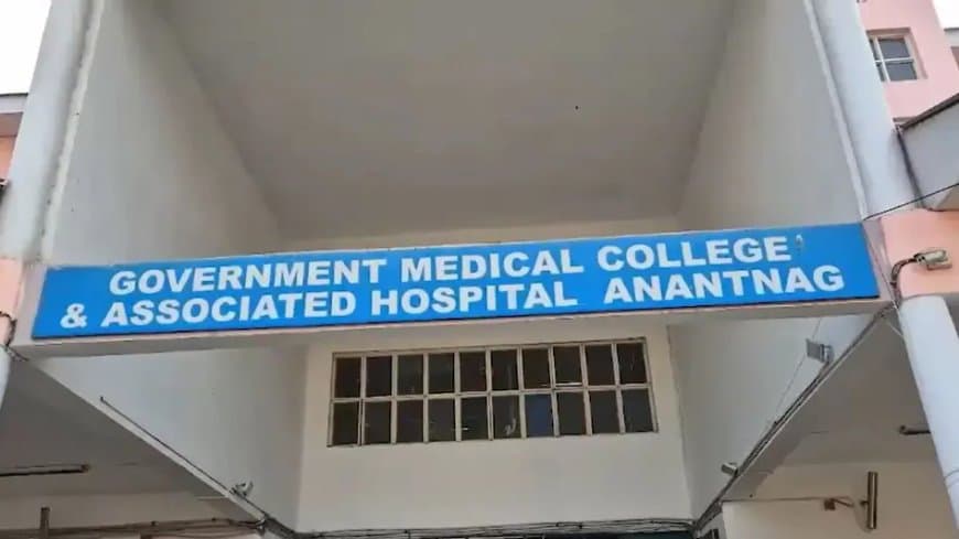 जीएमसी अनंतनाग में तैनात थी और मलखनाग इलाके में किराए के मकान में रह रही थी।