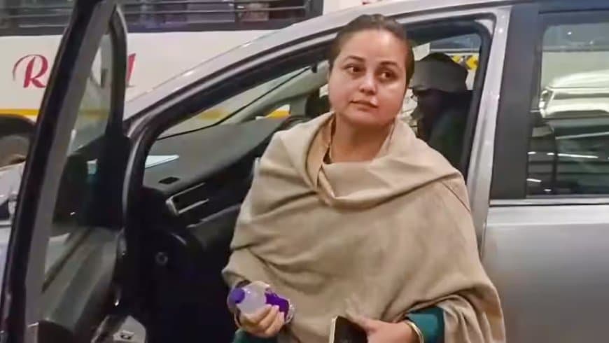 रोहिणी ने रविवार को अपने सोशल मीडिया हैंडल पर एक भावुक पोस्ट कर सबको स्तब्ध कर दिया।