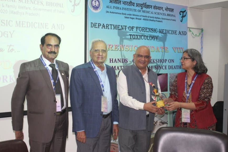 फॉरेंसिक विशेषज्ञ सीख रहे मृत्यु के समय को अधिक सटीक जानने की आधुनिक तकनीकें