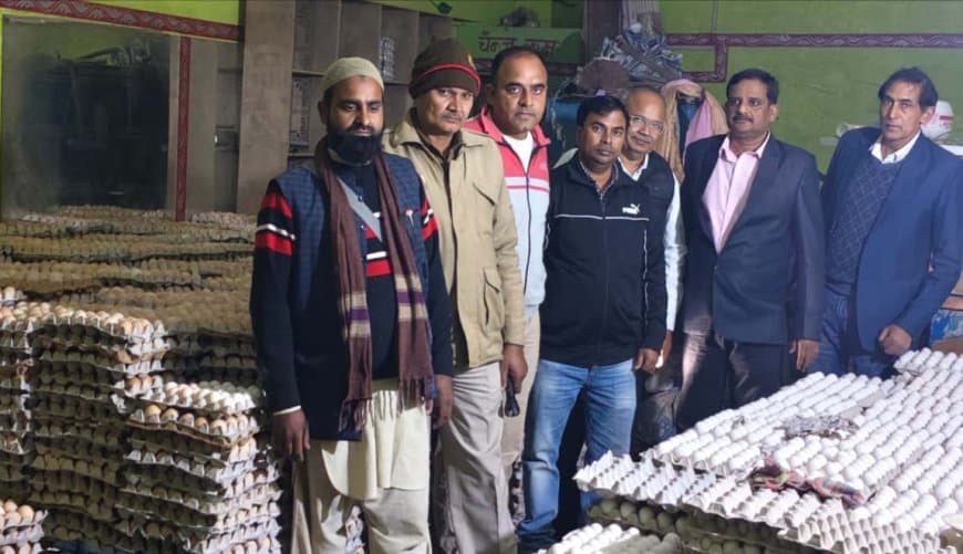 उत्तर प्रदेश... जानलेवा रंग चढ़ाकर बनाया जा रहा था देसी अंडा