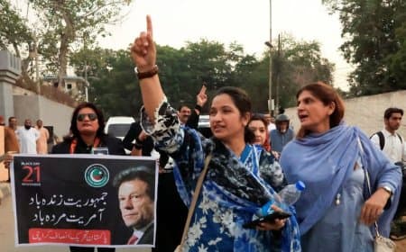 इमरान खान की हत्या! रावलपिंडी में कर्फ्यू... सड़कों पर उतरी सेना