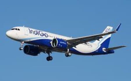 IndiGo क्रू की कमी से 70+ उड़ानें रद्द: इंदौर समेत देश भर में व्यापक असर