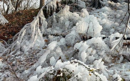 पहाड़ों पर बर्फबारी... मध्यप्रदेश में बढ़ी गलन