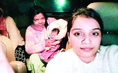 चलती बस में जीवन की जंग जीत गई मानवता: मझौली की नर्सिंग टीम ने जंगल मार्ग पर कराया सुरक्षित प्रसव, माँ और नवजात दोनों स्वस्थ—साहस, सेवा और संवेदनशीलता का अद्भुत उदाहरण