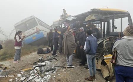 कोहरा... हरियाणा में हादसा... नोएडा में भी छह गाड़ियों के बीच भिड़ंत 