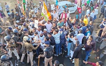 नेशनल हेराल्ड केस: कोर्ट के फैसले के बाद भोपाल में कांग्रेस का उग्र प्रदर्शन, पुलिस ने चलाया वॉटर कैनन