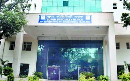 सीटी स्केन की प्रेशर इंजेक्टर चंद साल में हो गई खराब एमआरआई का एसी सिस्टम चंद महीने भी नहीं चला