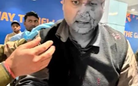 दिल्ली एयरपोर्ट... पायलट ने यात्री को बेरहमी से पीटा... सस्पेंड