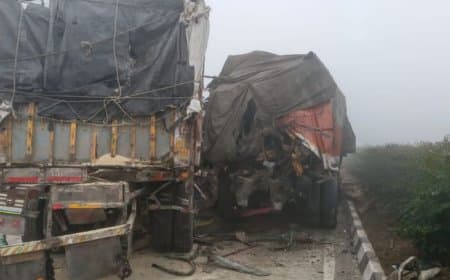 उत्तरप्रदेश में कोहरा बना काल... हाईवे पर टकराए कई वाहन, चार की मौत