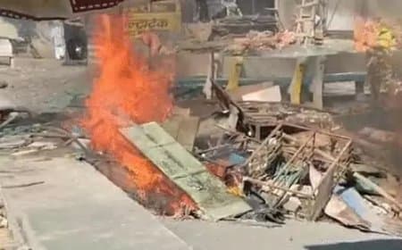 मध्यप्रदेश... उज्जैन में लव जिहाद पर बवाल... दुकानों में लगाई आग
