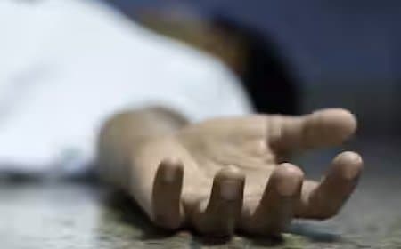 महाराष्ट्र... नांदेड़ में सामूहिक आत्महत्या...माता-पिता और बेटों ने दी जान