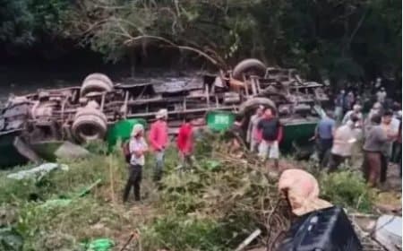 रफ्तार का कहर... मेक्सिको सड़क हादसे में 10 लोगों की मौत