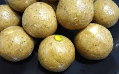 सर्दियों में सेहत और स्वाद का खजाना: सफेद तिल के लड्डू बनाने की आसान विधि