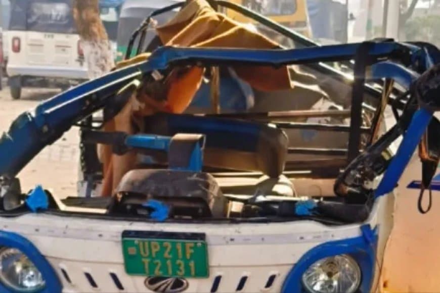 मुरादाबाद... ऑटो रिक्शा को वाहन ने मारी टक्कर, तीन लोगों की मौत