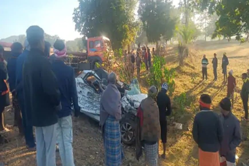 छत्तीसगढ़...ट्रेलर से टकराई कार, पांच लोगों की मौत